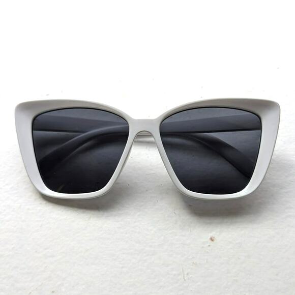 70s Retro White Cat Eye Sunglasses Festival Summer Boho Preppy Sunnies Shades - Picture 1 of 7